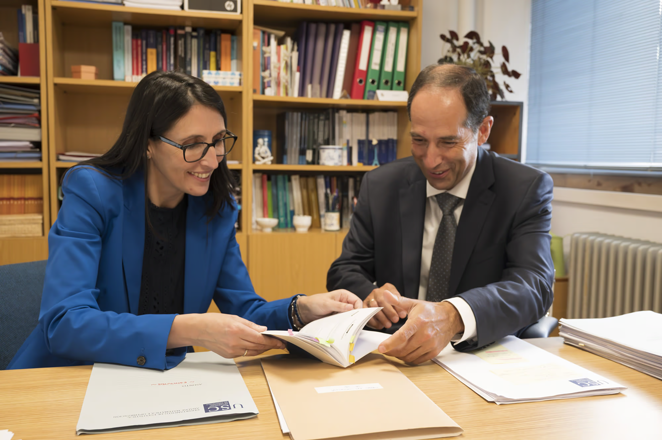 O catedrático Luís Míguez, fóra da lista de Rosa Crujeiras ao reitorado da USC tras denuncias estudantiis/estudantís