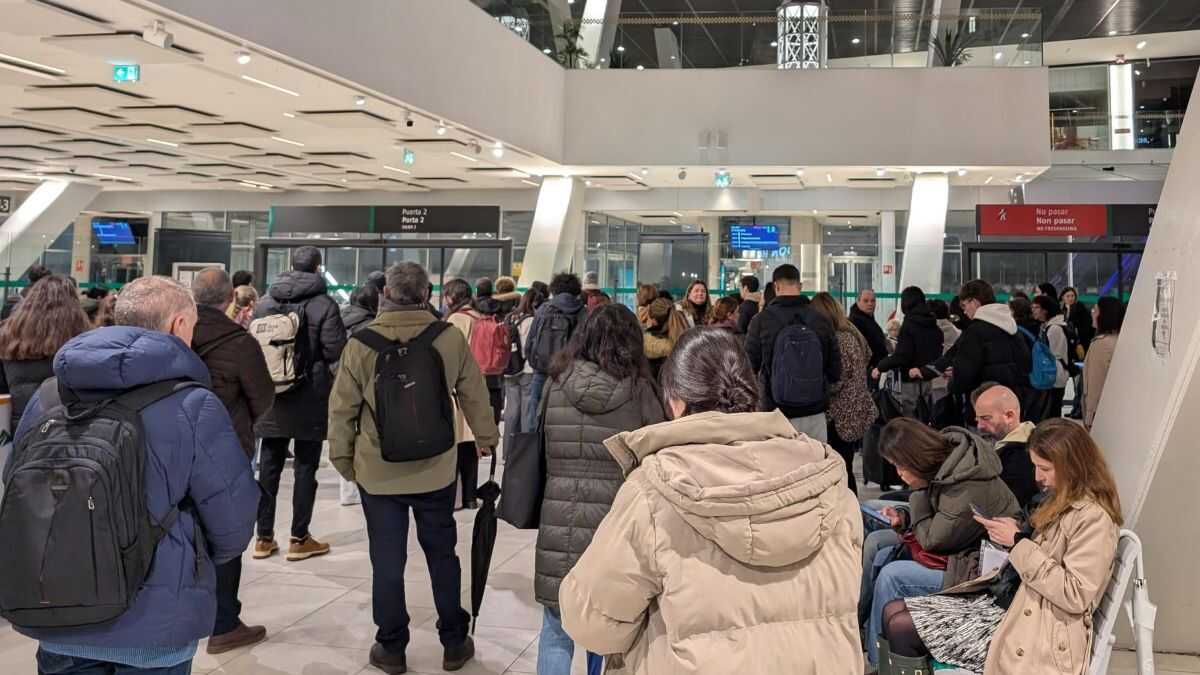 Demoras de máis de media hora nos trens de Vigo e A Coruña no inicio da folga en Renfe