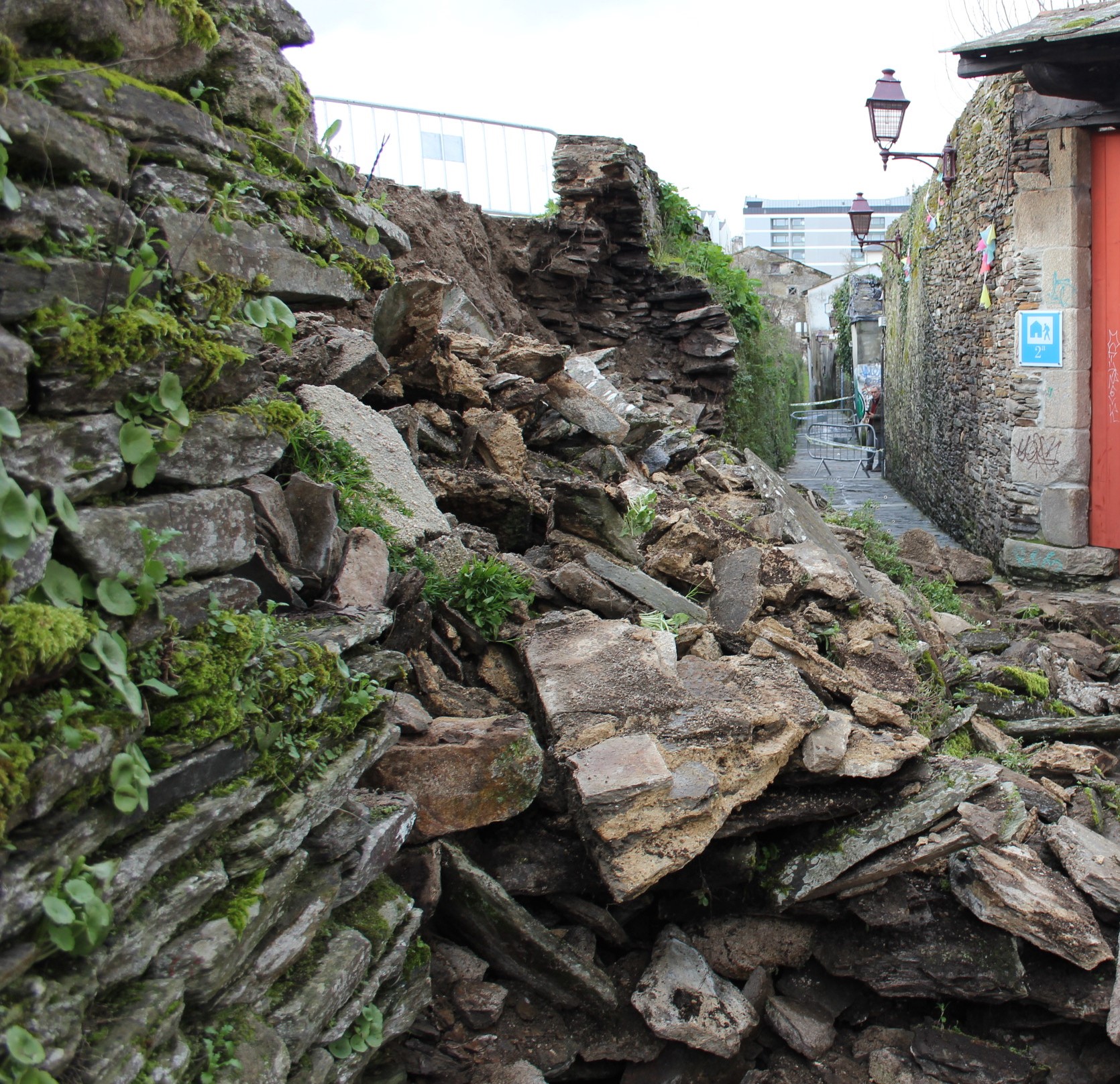 A Xunta actuará de urxencia tras o desprendemento na Muralla Romana de Lugo polas fortes chuvias