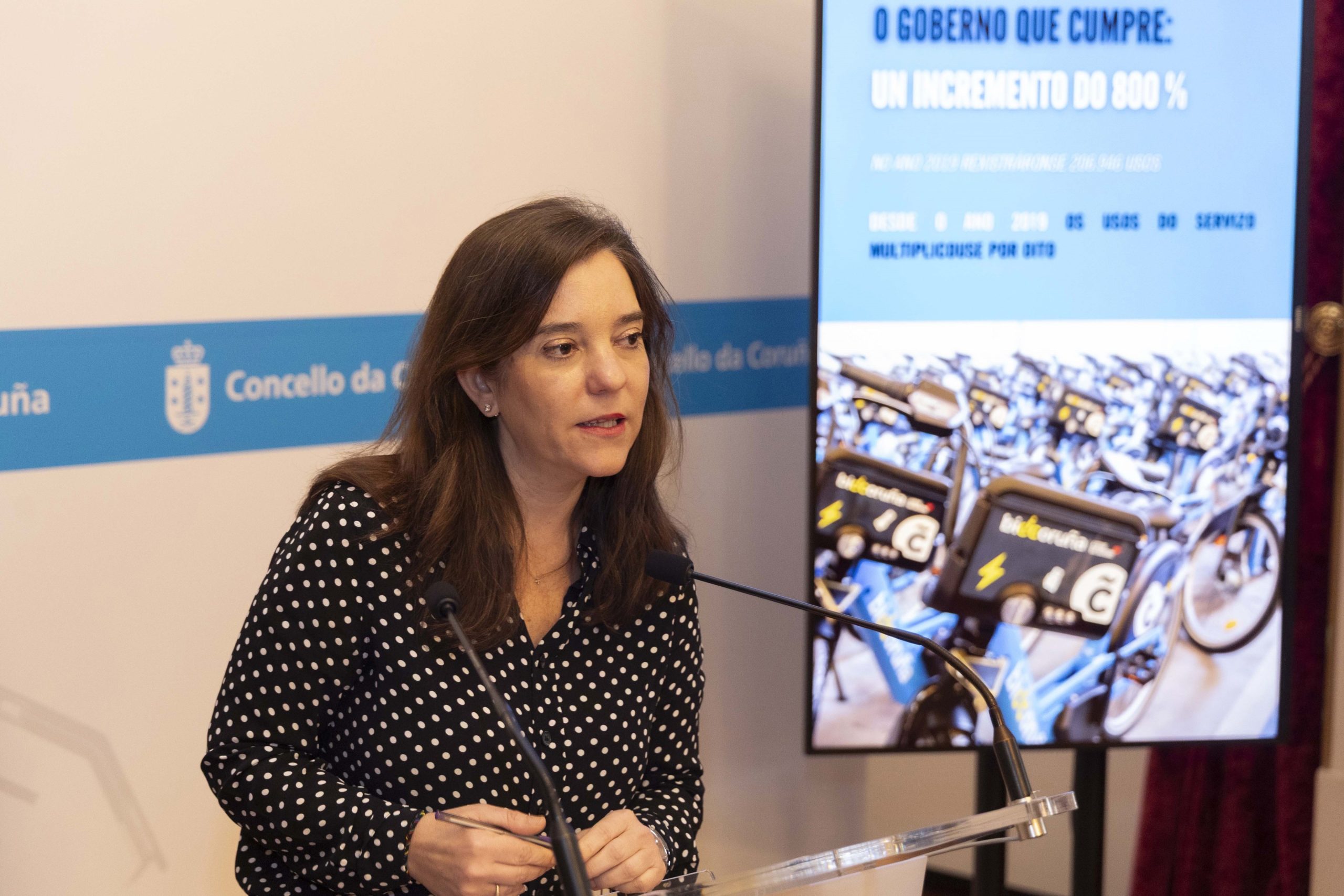 Inés Rey carga contra a Xunta polo estado dos colexios: “Os nenos móllanse porque non exercen as súas competencias”