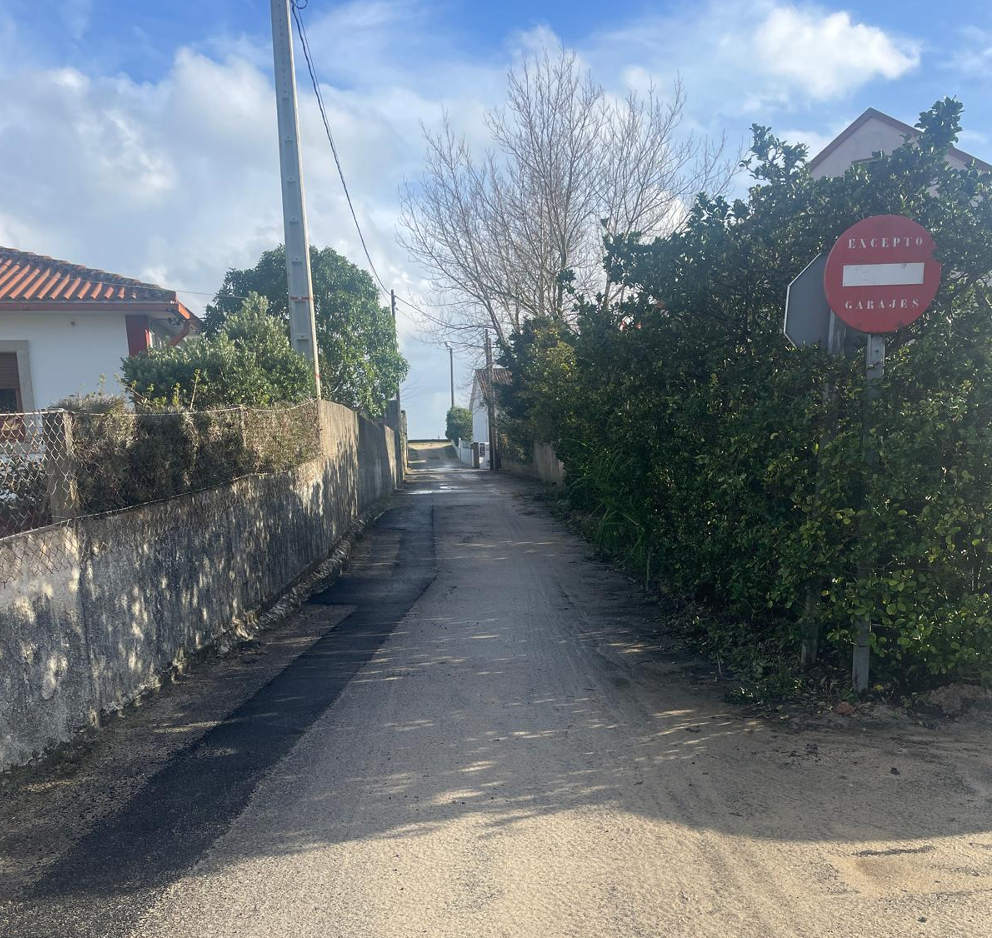 O Concello de Ribeira acomete obras de mellora en saneamento e abastecementos en dúas rúas de Aguiño