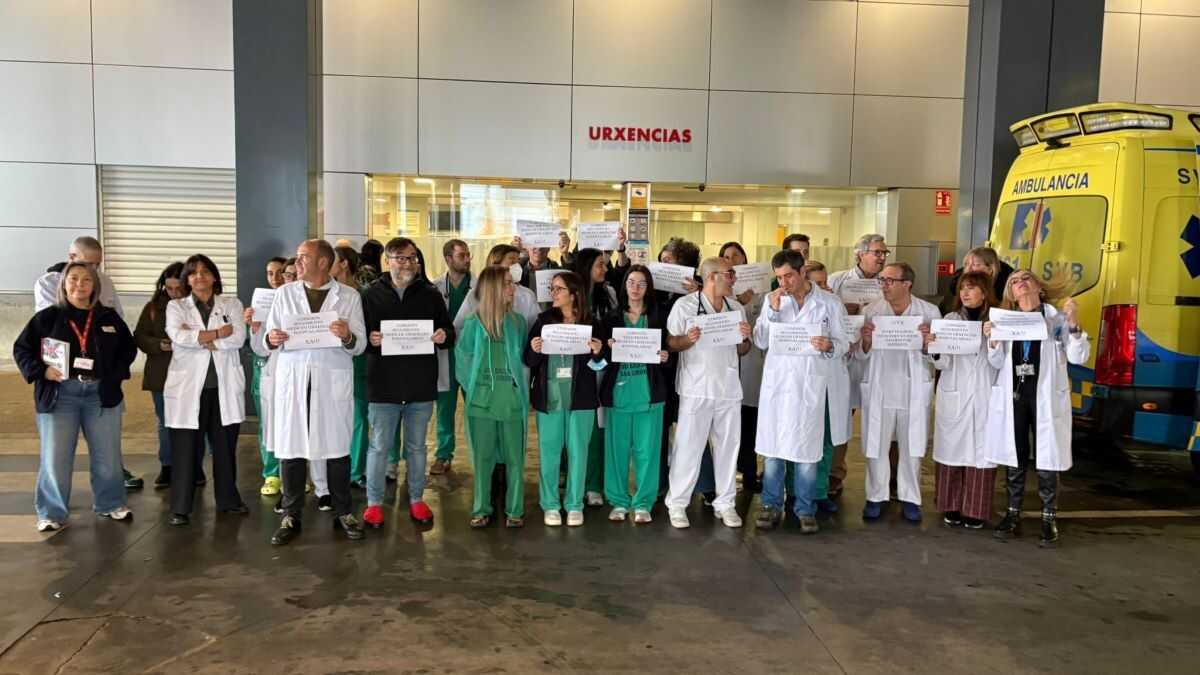O colectivo médico de Urxencias reclama unhas melloras laborais 'conxeladas' desde 2007: "Vivimos nunha trincheira permanente"