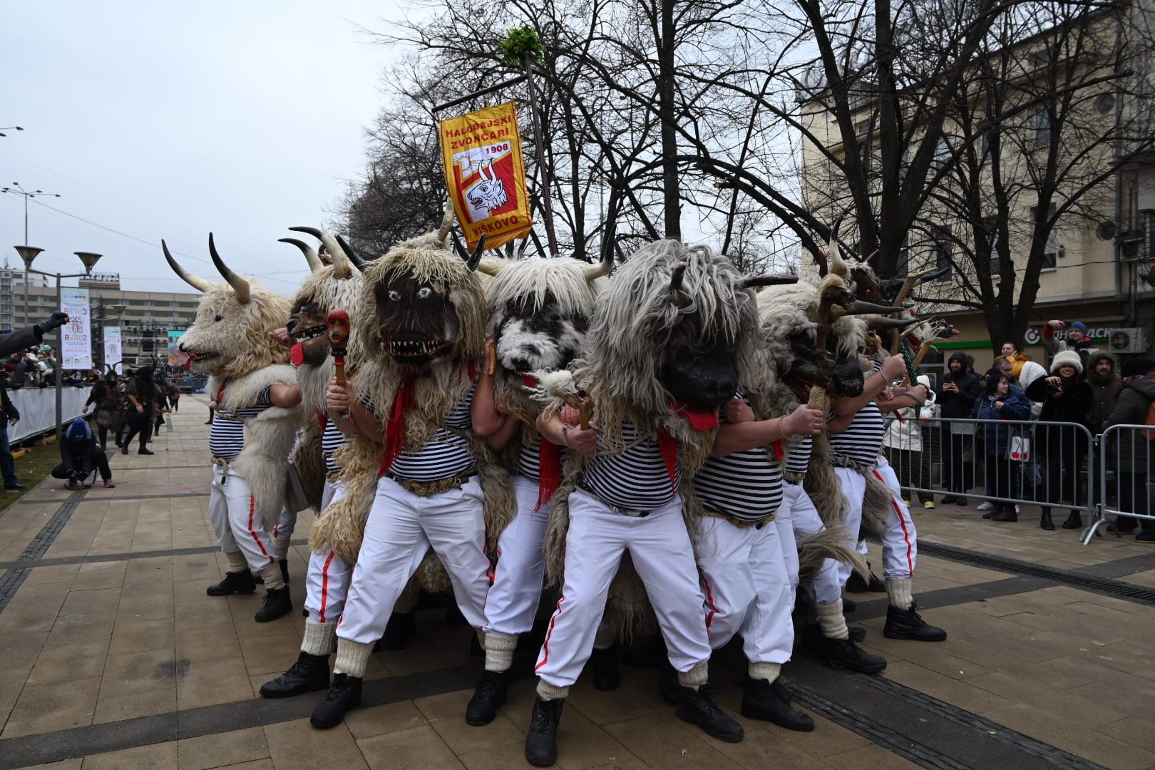 Orgullo Galego asiste ao Surva (Pernik, Bulgaria) o maior evento de mascaradas de toda Europa