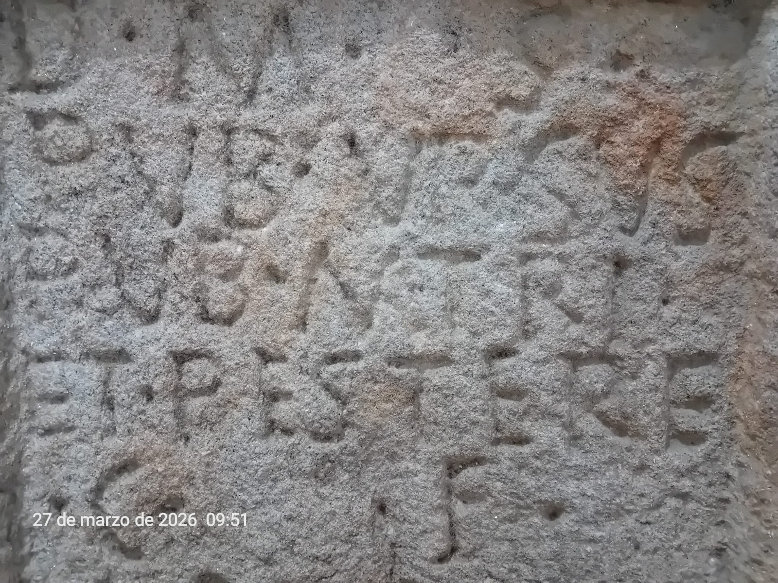 Do galeguismo á epigrafía funeraria romana: dúas citas imprescindibles nos museos de Vigo