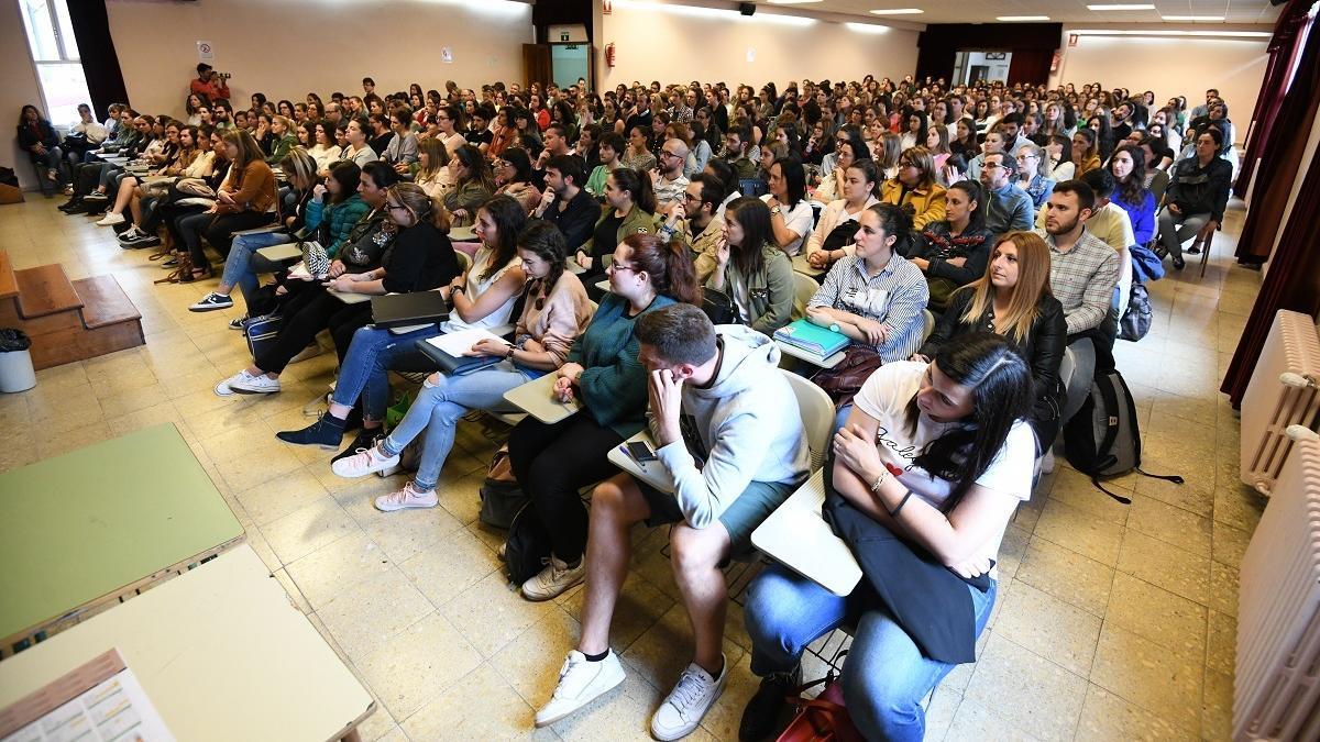 Os futuros profesores de Secundaria saen do máster sen unha materia propia de educación dixital