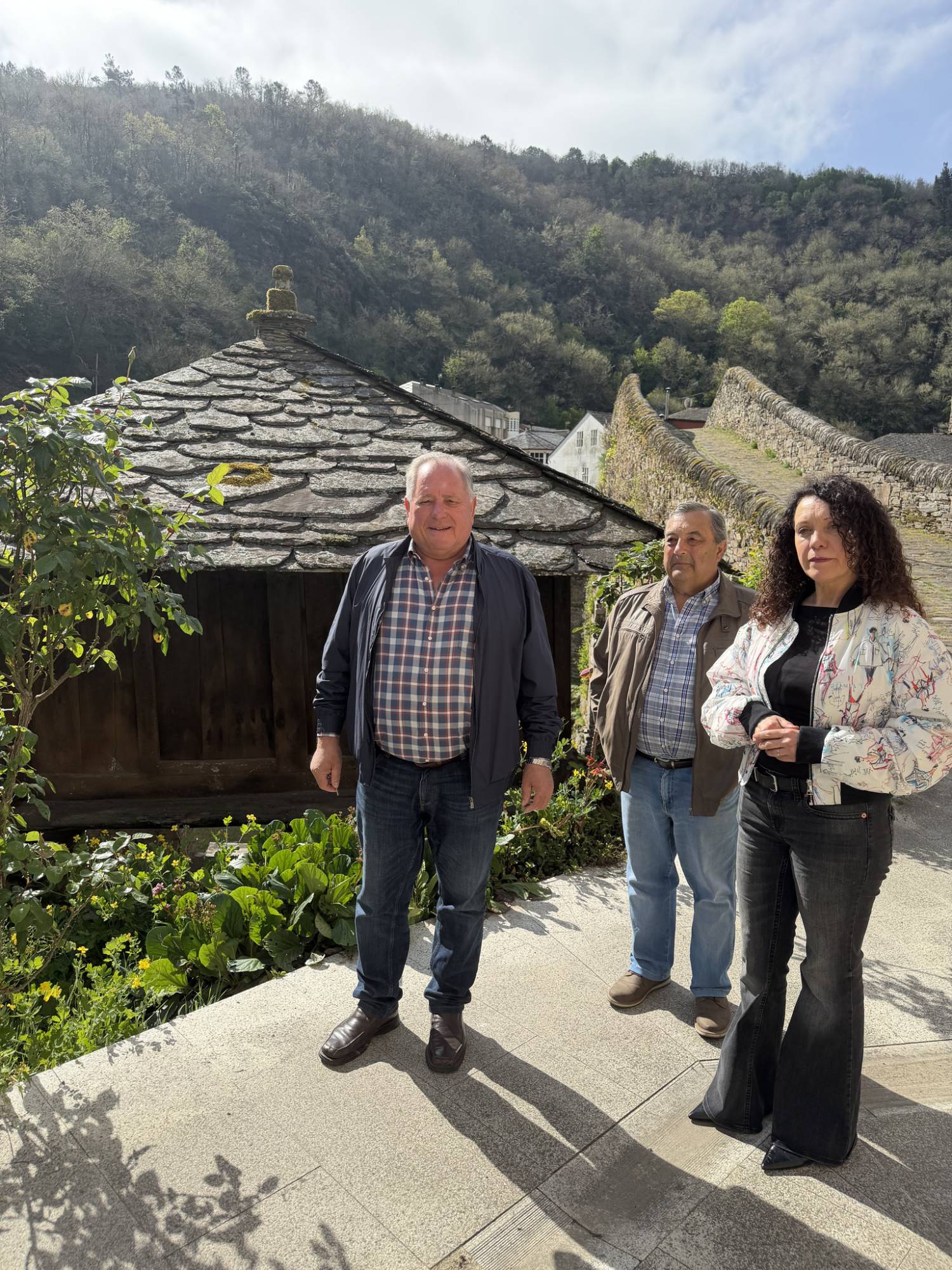 A subdelegada do Goberno en Lugo destaca en Navia de Suarna o valor dos hórreos como patrimonio cultural galego