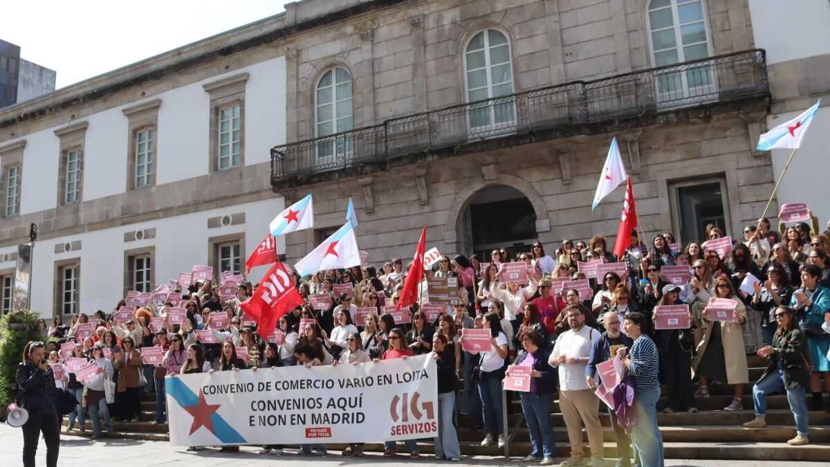 Traballadoras do comercio téxtil mobilízanse en toda Galiza contra o convenio de ARTE: “Recorta dereitos”