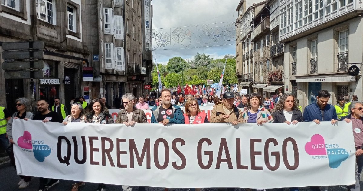 “Imos reverter a emerxencia lingüística”: milleiros de persoas reclaman en Compostela o galego como lingua vital