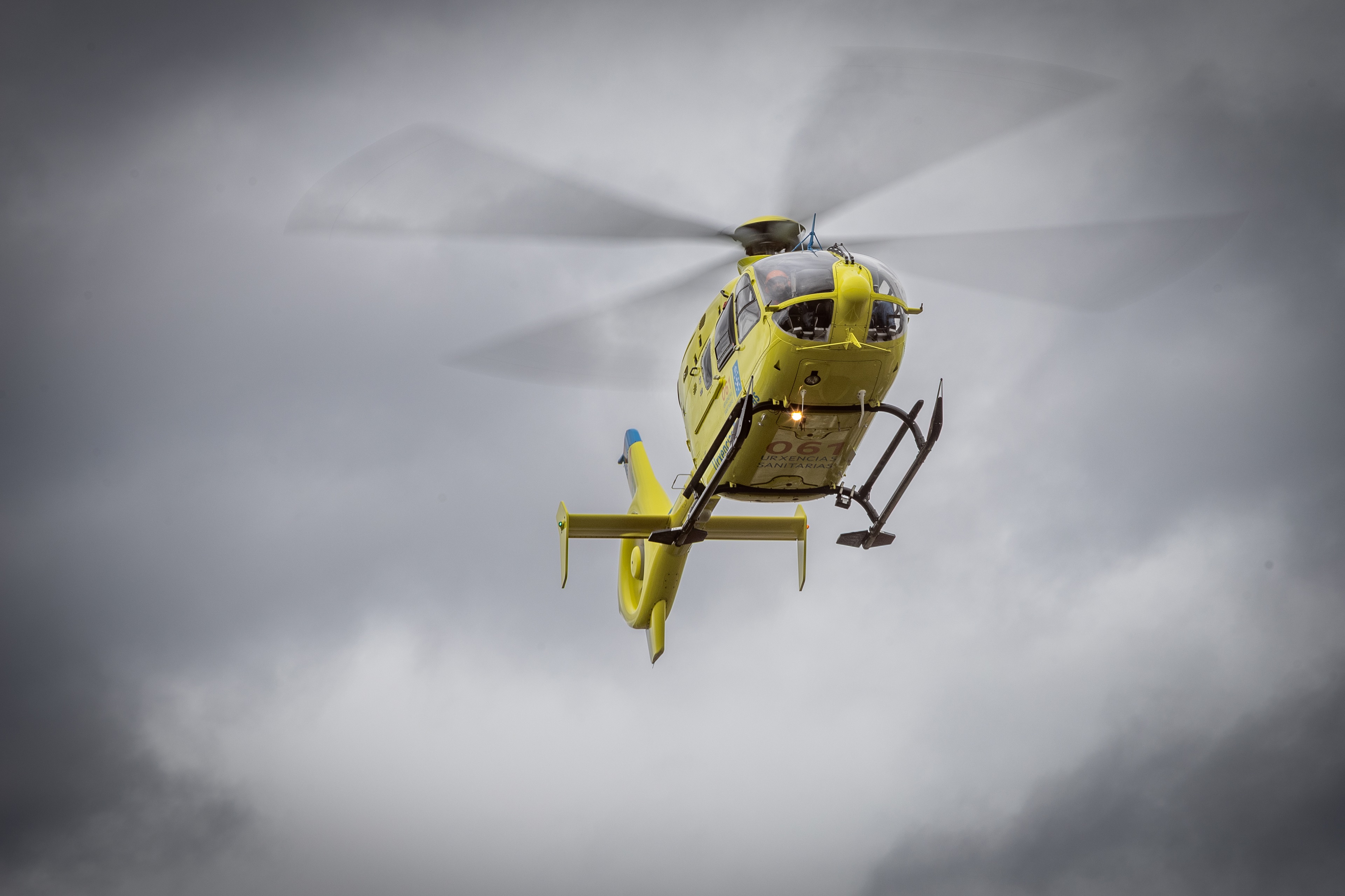 O helicóptero do 061 de Santiago regresa tras 19 días de ausencia