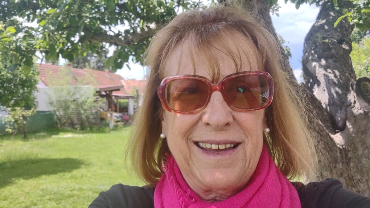 Margarita Cimadevila: "Coa exposición 'Mare Plasticum' lanzamos  un berro de alarma: é tempo de actuar"