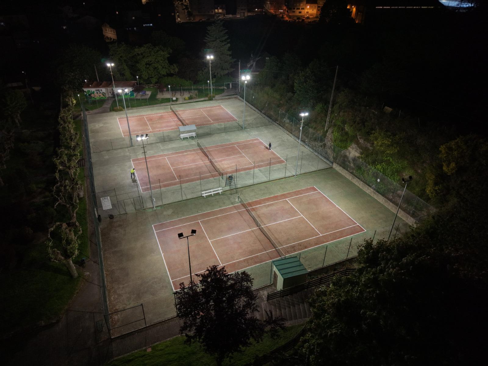 As Pistas de Tenis Municipais de Chantada estrean iluminación led