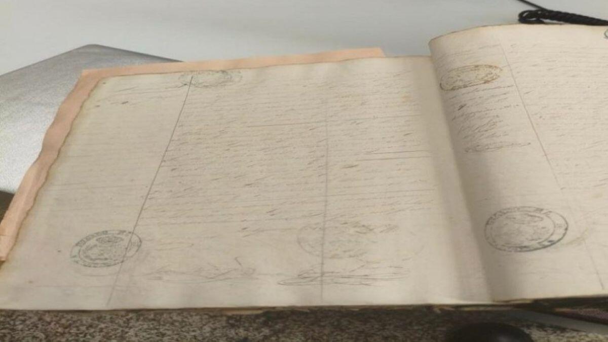 A memoria documental de Galiza, en risco: a CIG alerta do deterioro de libros históricos do Rexistro Civil e pide medidas urxentes