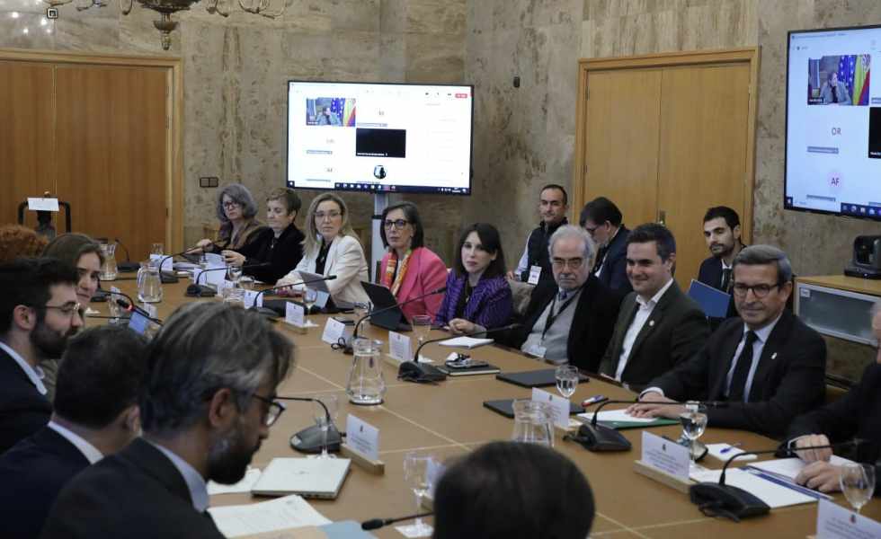 Lorenzana pide al Gobierno asegurar el suministro eléctrico para los proyectos industriales en Galicia