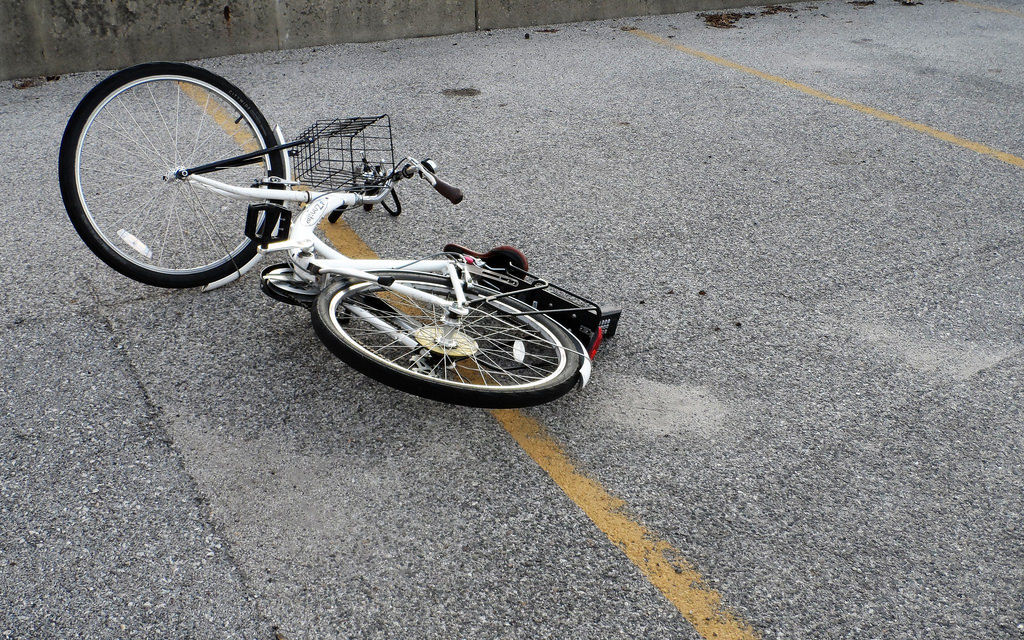 Un accidente entre unha bicicleta e un coche deixa ferido a un ciclista en Nigrán