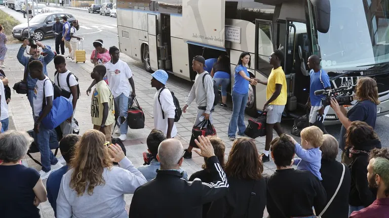 Do silêncio invisibilizador ao ruído desconcertante