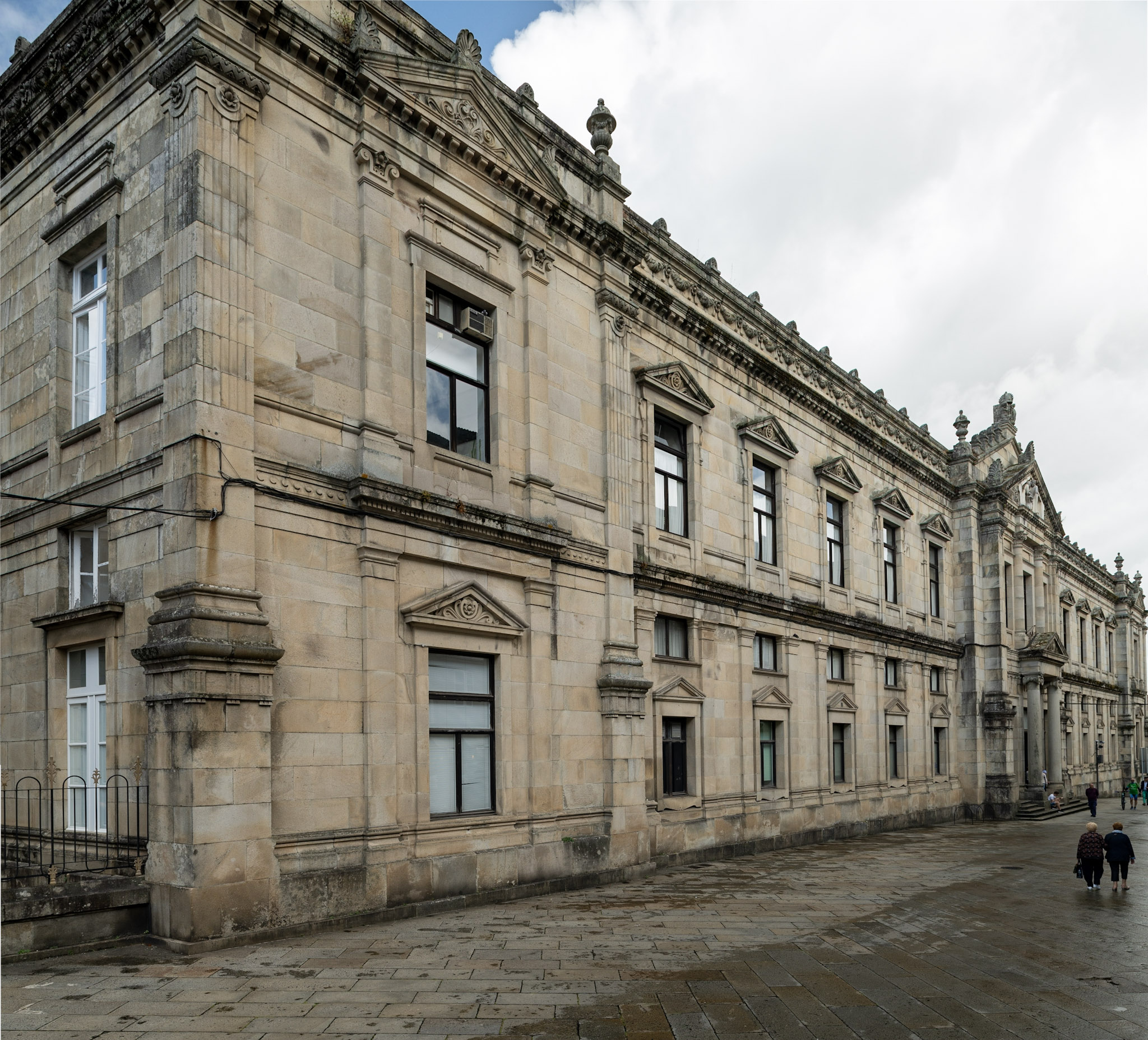 O Colexio de Médicos de Pontevedra pide a creación dunha Facultade de Medicina en Vigo: “A de Santiago está saturada”