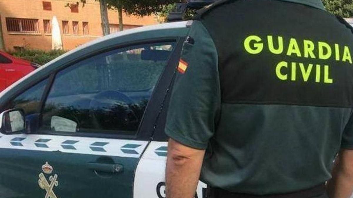 A Garda Civil investiga a morte dunha persoa atopada morta nunha estrada de Cee