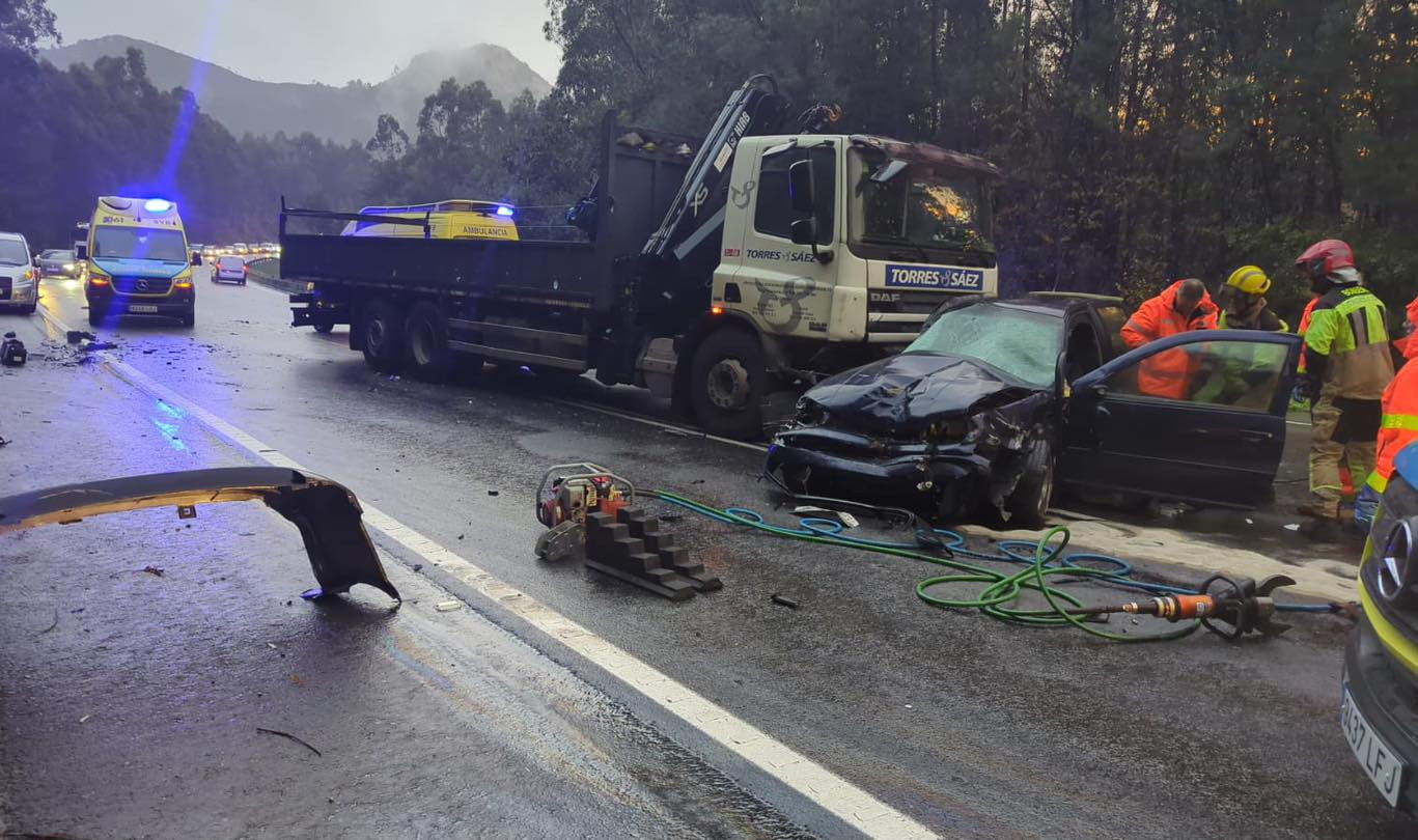 Accidente mortal en Ledoño, Culleredo, nun choque entre varios vehículos