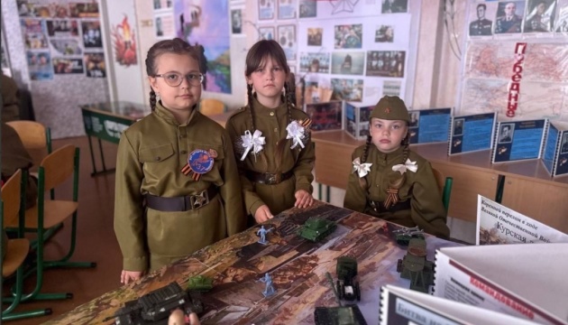 Donetsk ocupado: los niños y niñas ucranianos son educados para “morir por la patria, por Rusia y por el Donbass ruso”