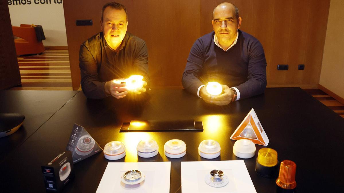 De garda civís a emprendedores, a historia de éxito de Torre e Costa, os inventores galegos da baliza V-16