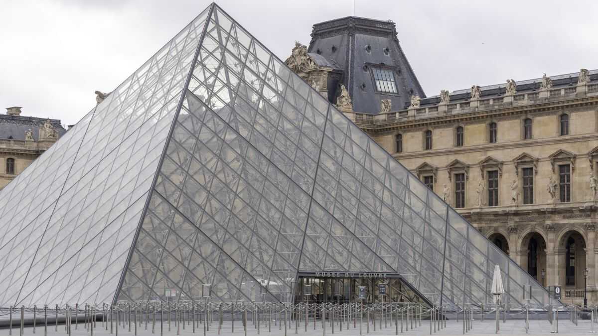 A deterioración do Louvre estala en folga: o persoal denuncia unha situación "insostíbel"